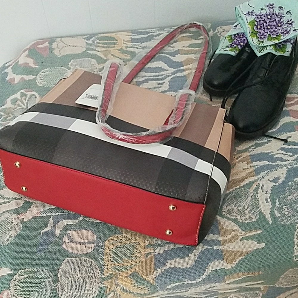 Stunning shoulder purse